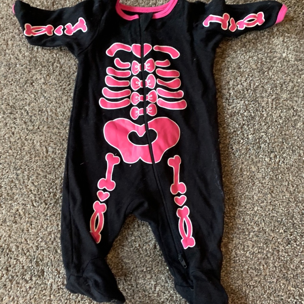 HALLOWEEN!3months clothing for your little one